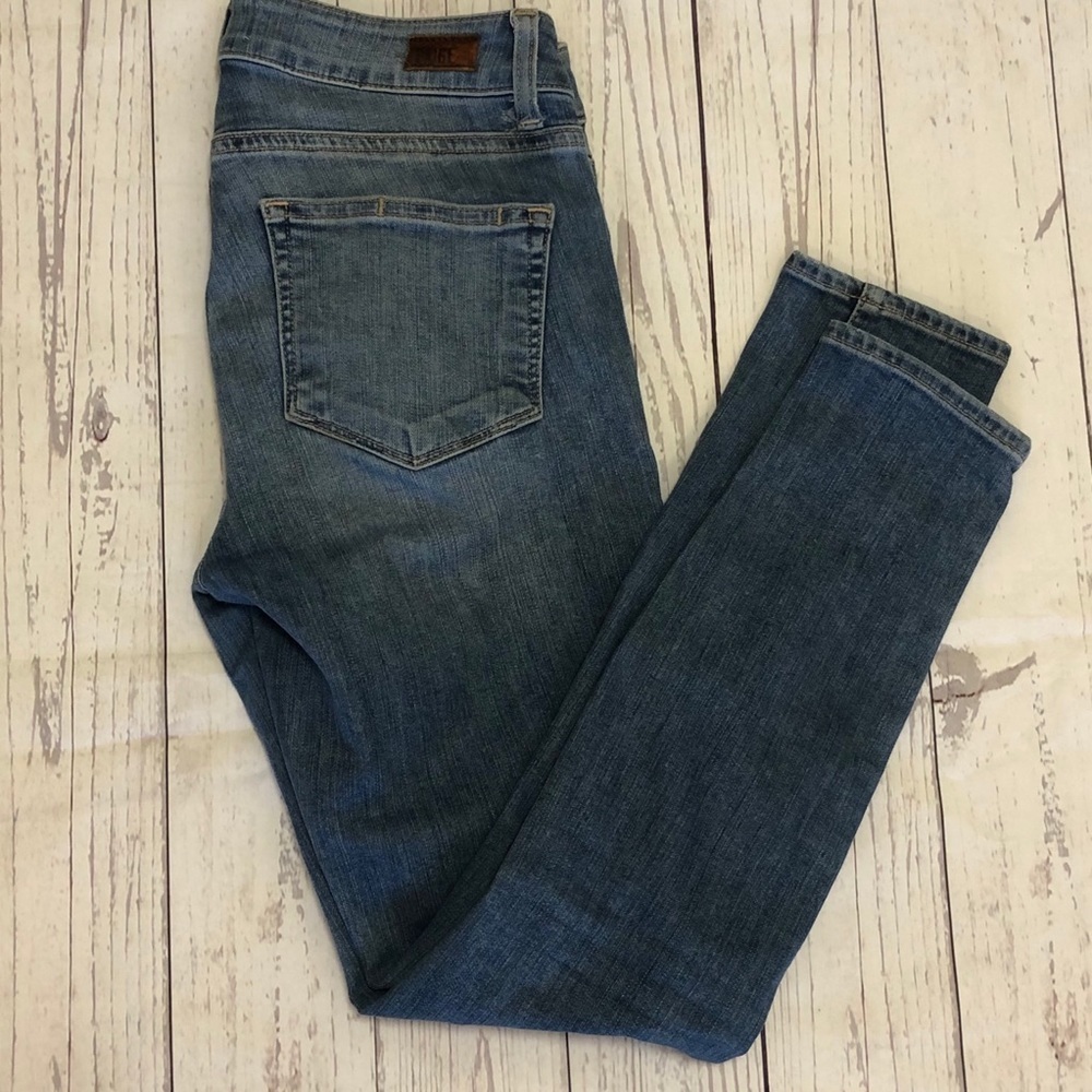 Paige Jeans Size 26 Ultra Skinny - verdugo crop